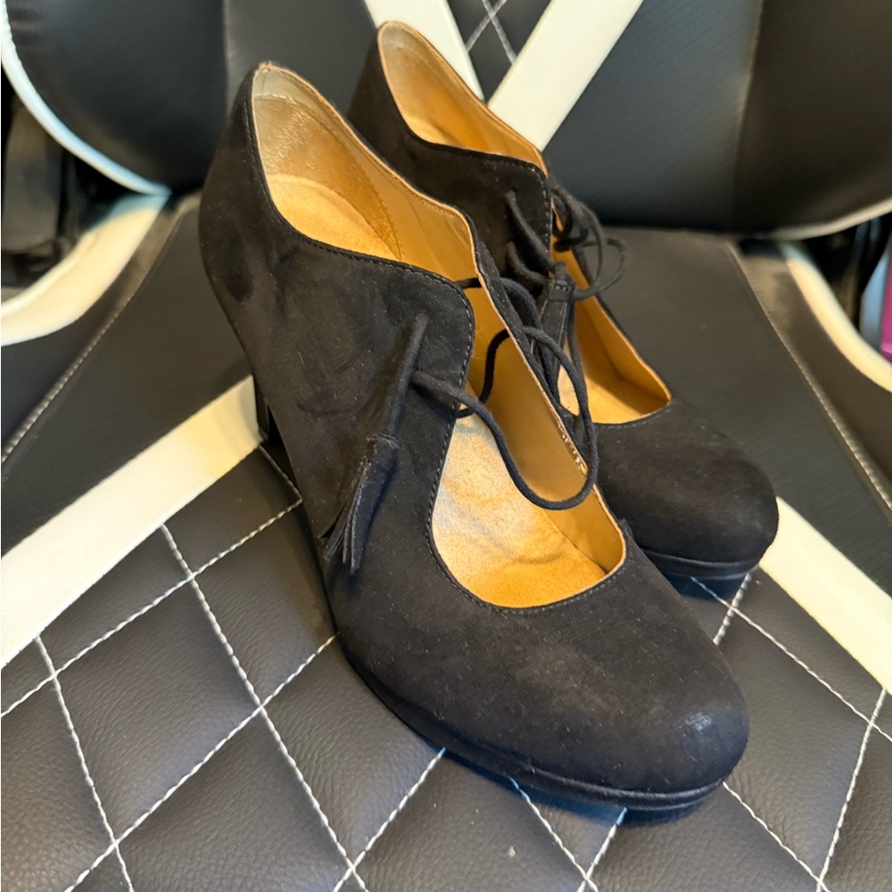 Naturalizer Suede Heels